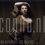 03-03-1978 Kate Bush at studio in Amsterdam.

[keywords]Posed, Half Length, Eyecontact, Singer[/keywords]